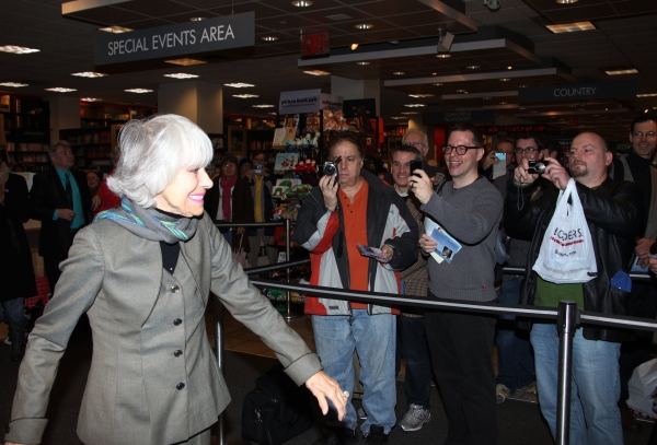 Carol Channing greeting her Fans Photo