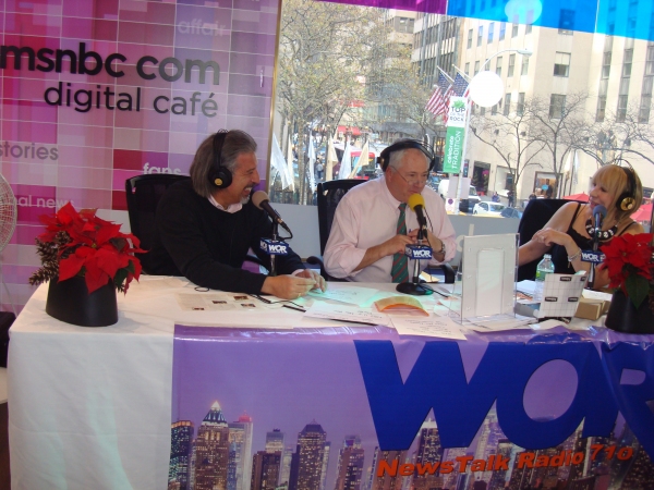 Photo Flash: SCREWTAPE's Max McLean Raises Funds for NY Food Bank Image