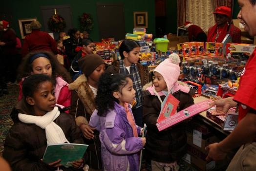 Photo Coverage: BP Markowitz Welcomes 3,000 Kids to Receive Free Toys at Holiday Celebration Image