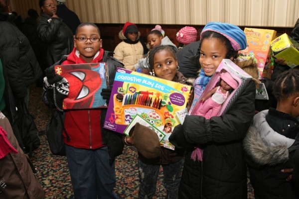 Photo Flash: BP Markowitz Gives Out Toys To 3000 Kids 