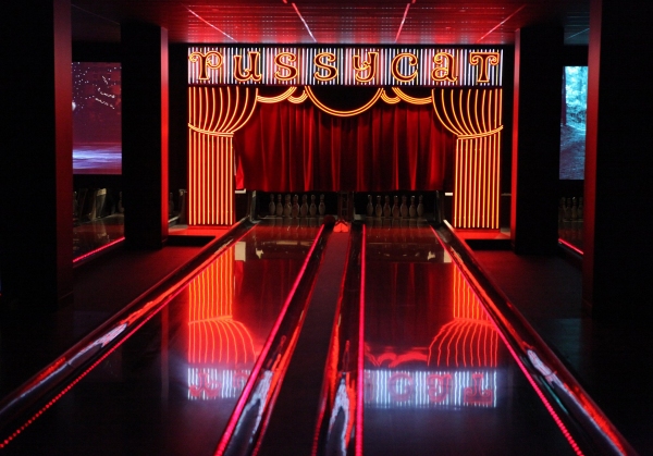 Photo Coverage: LOMBARDI Celebrates the Holidays and the Packers at Bowlmor Lanes Image