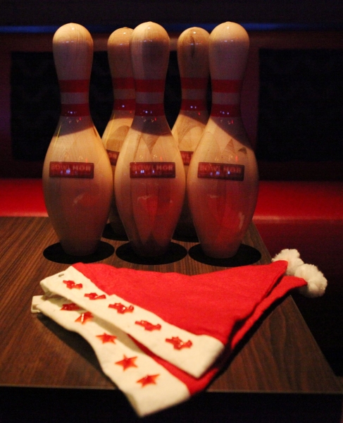 Photo Coverage: LOMBARDI Celebrates the Holidays and the Packers at Bowlmor Lanes Image