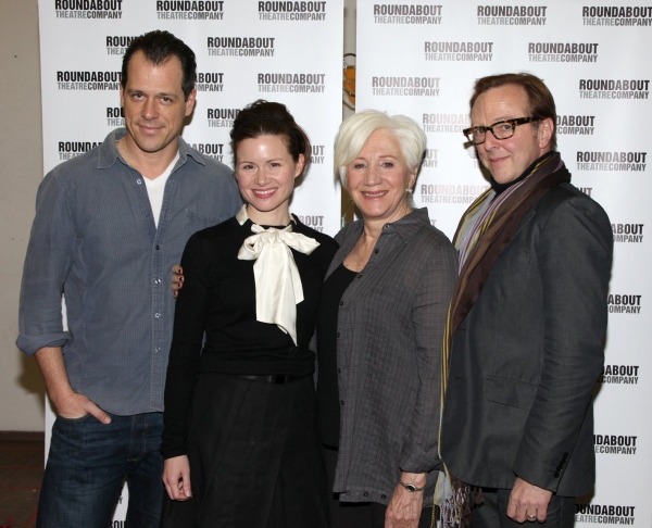 Darren Pettie, Maggie Lacey, Olympia Dukakis and Edward Hibbert Photo