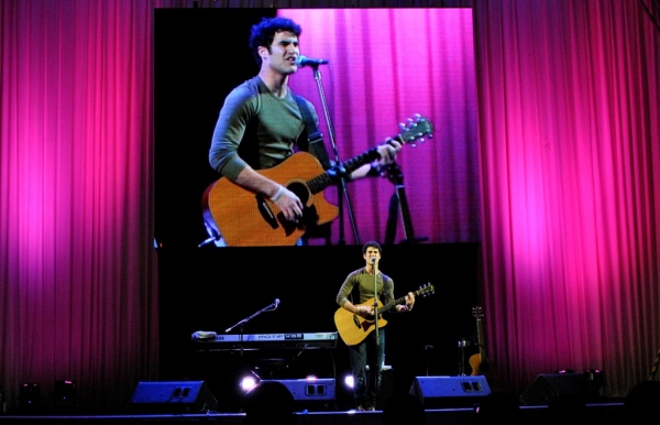 Photo Coverage: GLEE's Darren Criss Performs Live for Fans in Manila Image