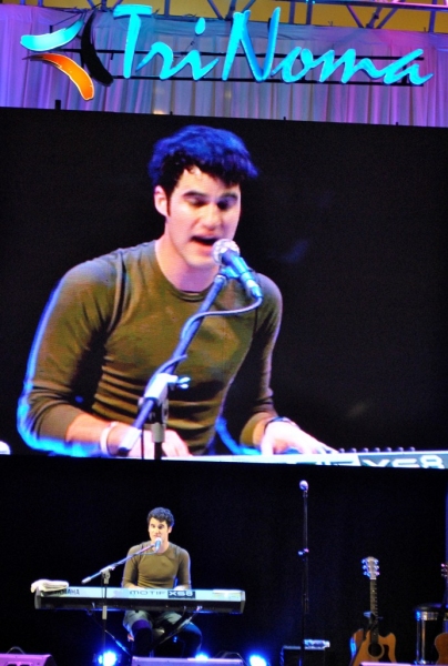 Photo Coverage: GLEE's Darren Criss Performs Live for Fans in Manila Image