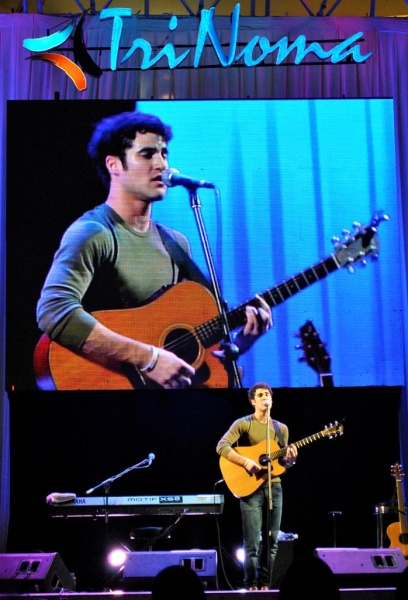 Photo Coverage: GLEE's Darren Criss Performs Live for Fans in Manila Image