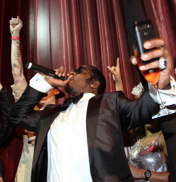 Photo Flash: Diddy Rings in the New Year at LAX Nightclub 