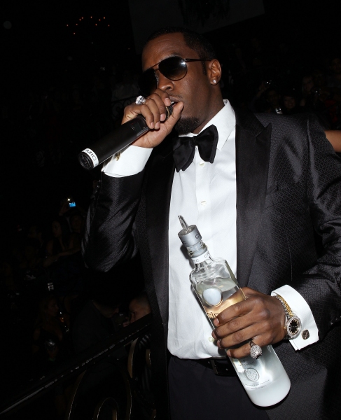 Photo Flash: Diddy Rings in the New Year at LAX Nightclub 