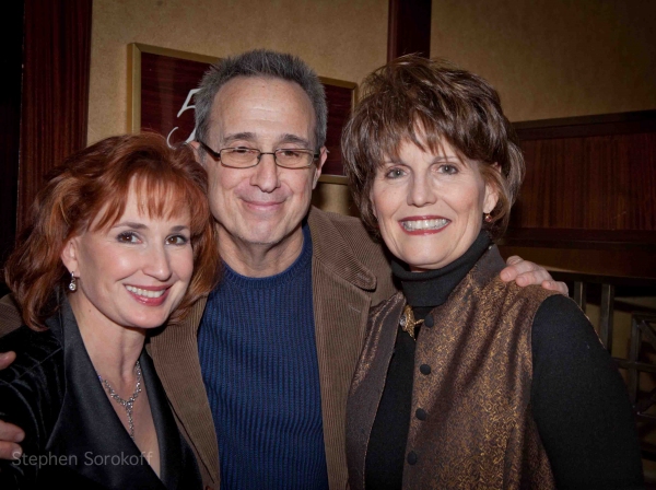 Photo Coverage: Raissa Katona Bennett Opens at FEINSTEINS Image