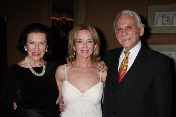 Linda Purl and parents  Photo