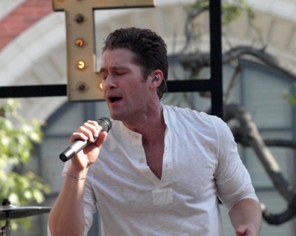 Photo Coverage: Matthew Morrison in Concert at the Grove Image