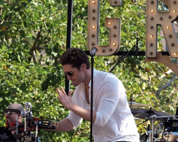 Photo Coverage: Matthew Morrison in Concert at the Grove Image