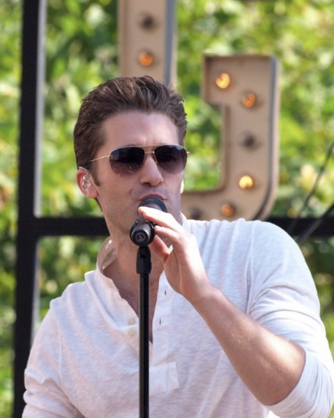 Photo Coverage: Matthew Morrison in Concert at the Grove Image