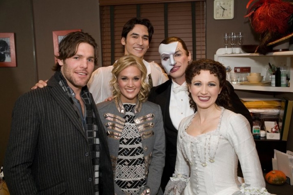 Photo Flash: Carrie Underwood Visits THE PHANTOM OF THE OPERA Image