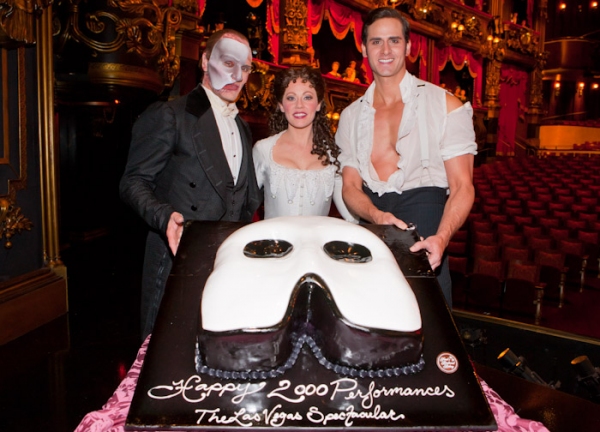 Anthony Crivello and the cast of PHANTOM celebrate 2,000 performances in Las Vegas Photo