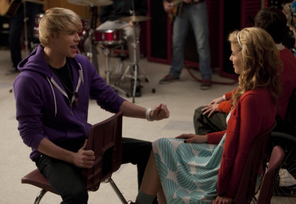 GLEE: Sam (Chord Overstreet, L) sings to Quinn (Dianna Agron, R) in the 