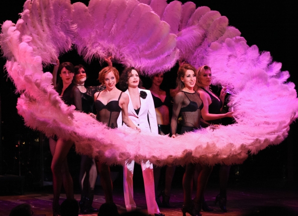 Bebe Neuwirth, Jennifer Dunne, Robyn Hurder, Suzanne Hylenski, Pilar Millhollen, Dana Photo