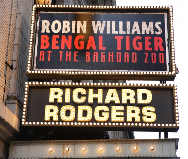Photo Coverage: Robin Williams & BENGAL TIGER AT THE BAGHDAD ZOO Meet the Press! Image