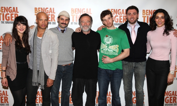 Photo Coverage: Robin Williams & BENGAL TIGER AT THE BAGHDAD ZOO Meet the Press! Image