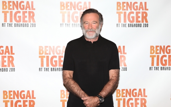 Photo Coverage: Robin Williams & BENGAL TIGER AT THE BAGHDAD ZOO Meet the Press! Image