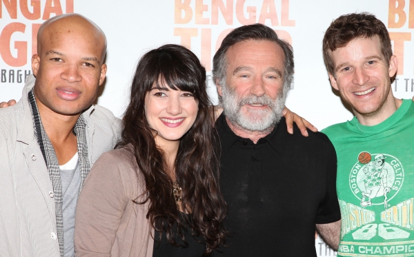 Photo Coverage: Robin Williams & BENGAL TIGER AT THE BAGHDAD ZOO Meet the Press! Image