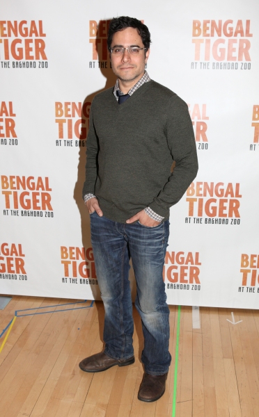 Photo Coverage: Robin Williams & BENGAL TIGER AT THE BAGHDAD ZOO Meet the Press! Image
