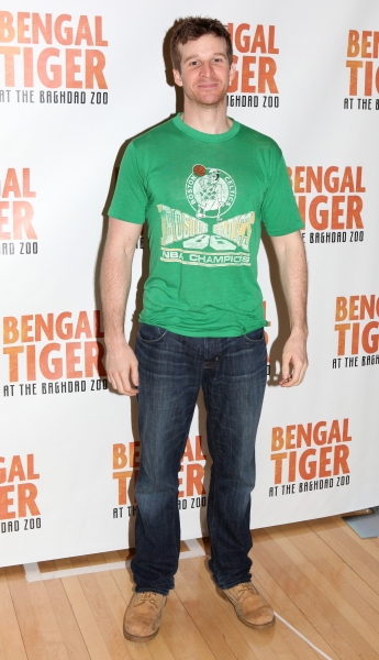 Photo Coverage: Robin Williams & BENGAL TIGER AT THE BAGHDAD ZOO Meet the Press! Image