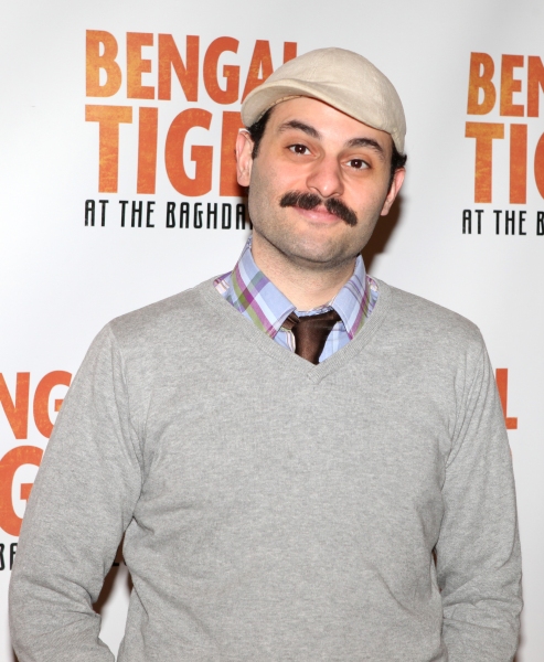 Photo Coverage: Robin Williams & BENGAL TIGER AT THE BAGHDAD ZOO Meet the Press! Image