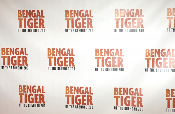 Photo Coverage: Robin Williams & BENGAL TIGER AT THE BAGHDAD ZOO Meet the Press! Image