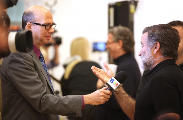 Photo Coverage: Robin Williams & BENGAL TIGER AT THE BAGHDAD ZOO Meet the Press! Image
