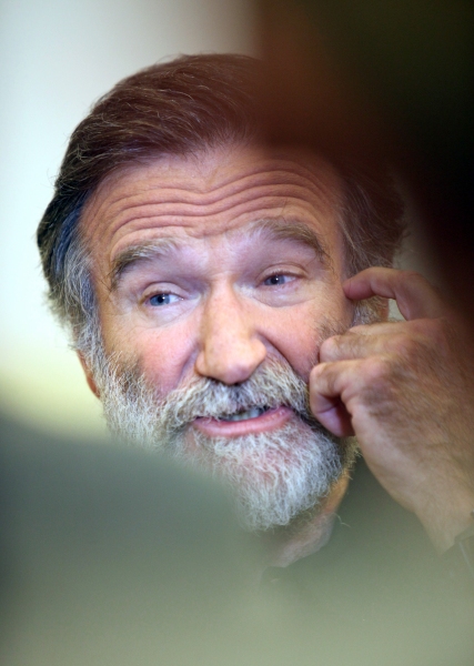 Photo Coverage: Robin Williams & BENGAL TIGER AT THE BAGHDAD ZOO Meet the Press! Image