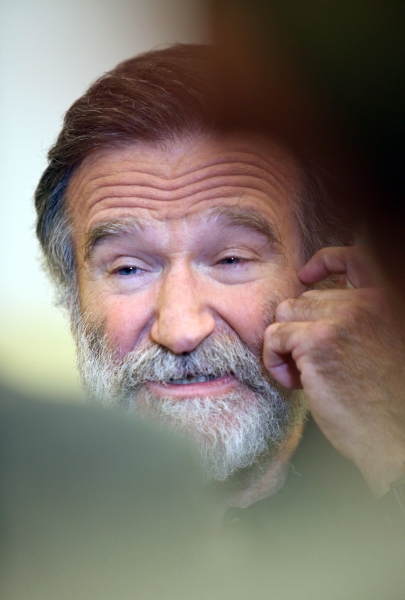 Photo Coverage: Robin Williams & BENGAL TIGER AT THE BAGHDAD ZOO Meet the Press! Image