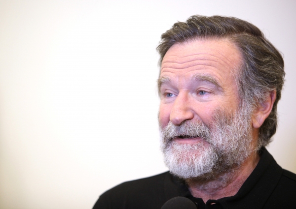 Photo Coverage: Robin Williams & BENGAL TIGER AT THE BAGHDAD ZOO Meet the Press! Image