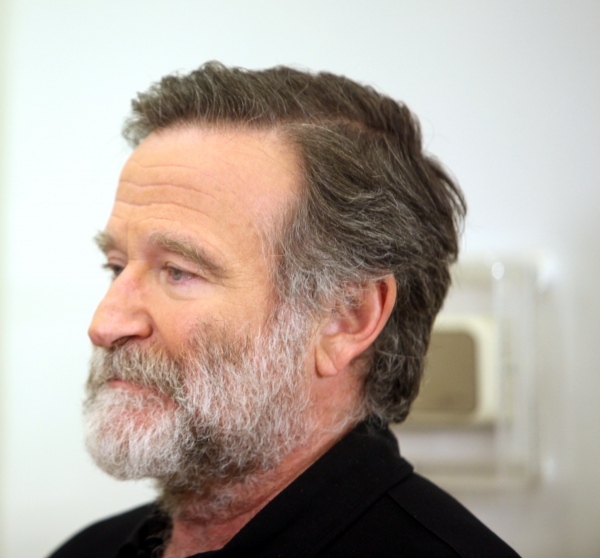 Photo Coverage: Robin Williams & BENGAL TIGER AT THE BAGHDAD ZOO Meet the Press! Image