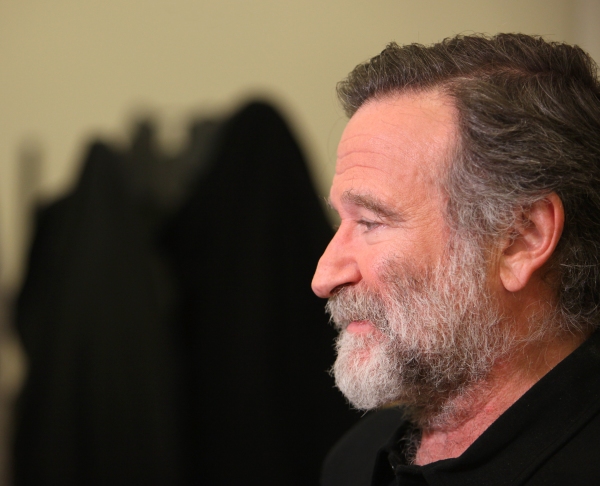 Photo Coverage: Robin Williams & BENGAL TIGER AT THE BAGHDAD ZOO Meet the Press! Image