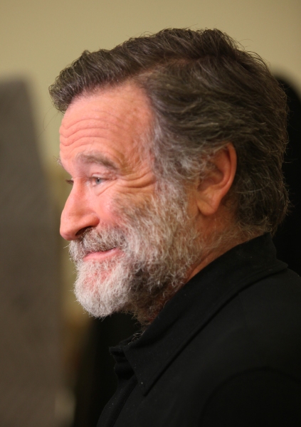 Photo Coverage: Robin Williams & BENGAL TIGER AT THE BAGHDAD ZOO Meet the Press! Image