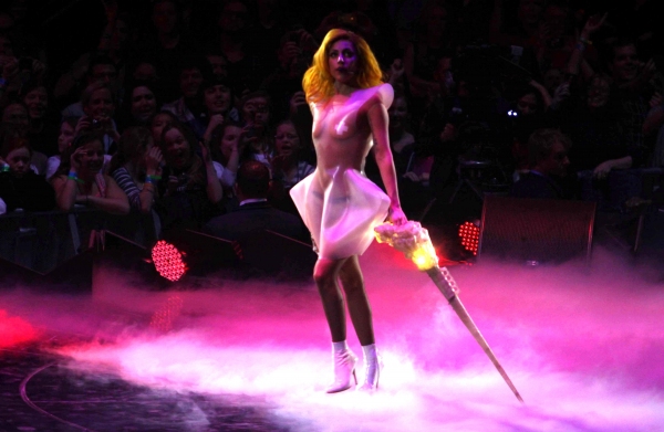 Photo Flash: Liza Minnelli Meets Lady Gaga at Madison Square Garden! Image