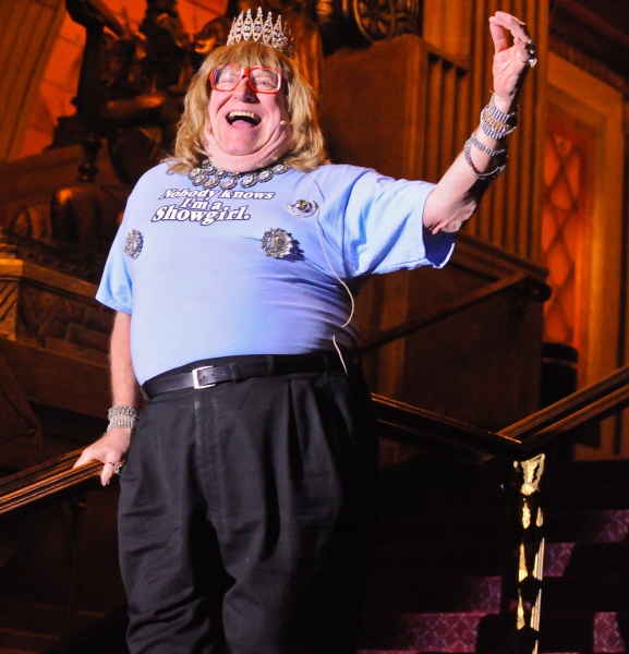 Photo Flash: Carol Channing Visits the Pantages Theatre Image