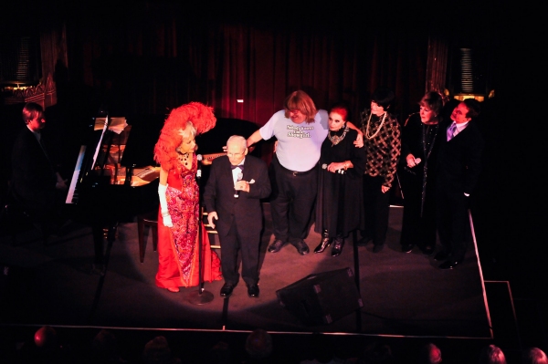 Photo Flash: Carol Channing Visits the Pantages Theatre Image