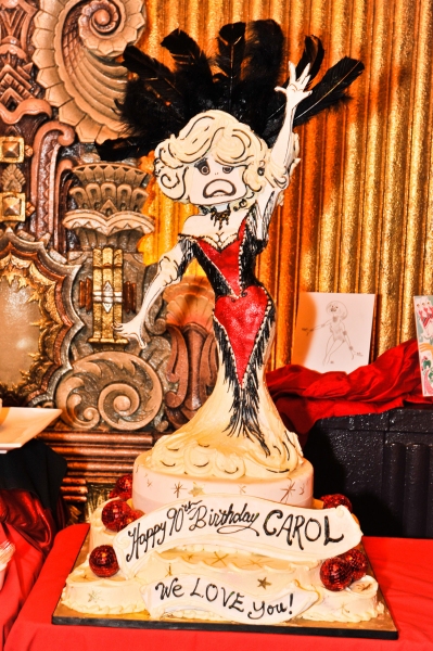 Photo Flash: Carol Channing Visits the Pantages Theatre Image