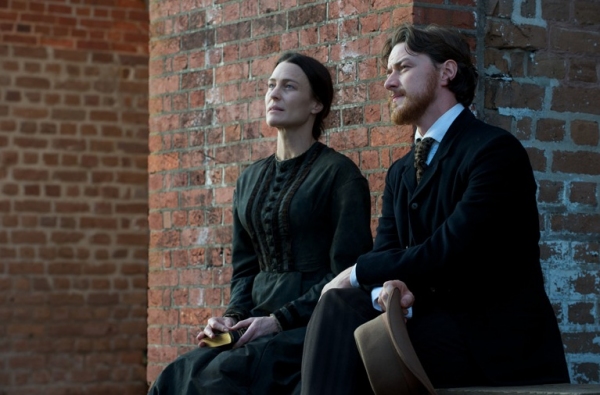 Robin Wright as Mary Surratt and James McAvoy as Frederick Aiken 
 Photo