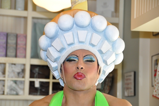 Photo Coverage: Magnolia Bakery Unveils 'The Priscilla Cupcake'! Image