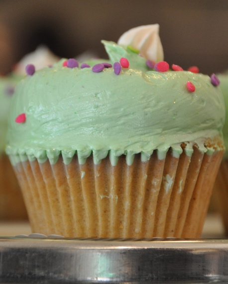 Photo Coverage: Magnolia Bakery Unveils 'The Priscilla Cupcake'! Image