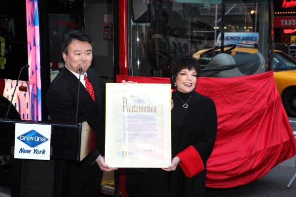 Photo Coverage: Gray Line's 'Ride Of Fame' Campaign Honors Liza Minnelli Image