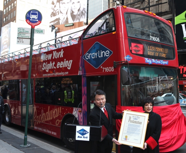 Photo Coverage: Gray Line's 'Ride Of Fame' Campaign Honors Liza Minnelli Image