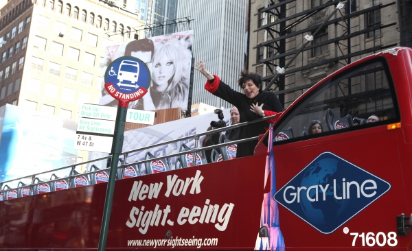 Photo Coverage: Gray Line's 'Ride Of Fame' Campaign Honors Liza Minnelli 