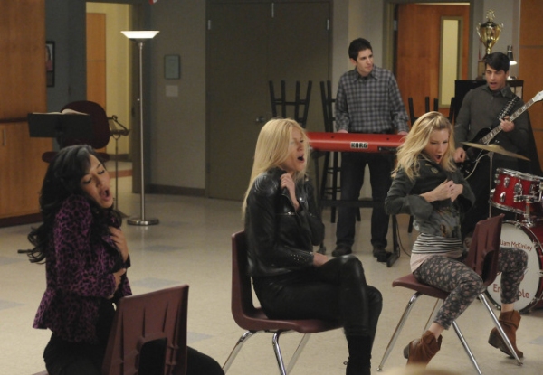 Photo Flash: Last Night on GLEE's 'Sexy' Episode Image