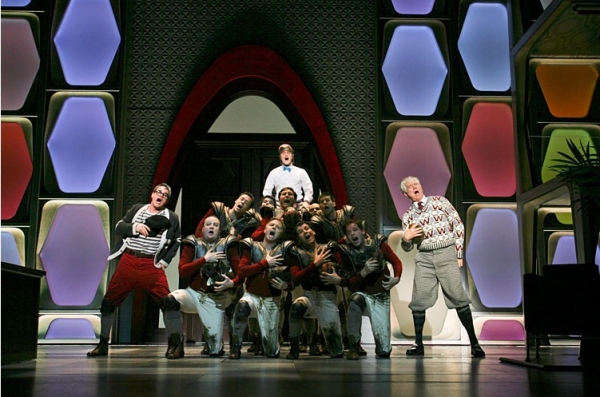 Photo Flash: New HOW TO SUCCEED Production Shots! Image