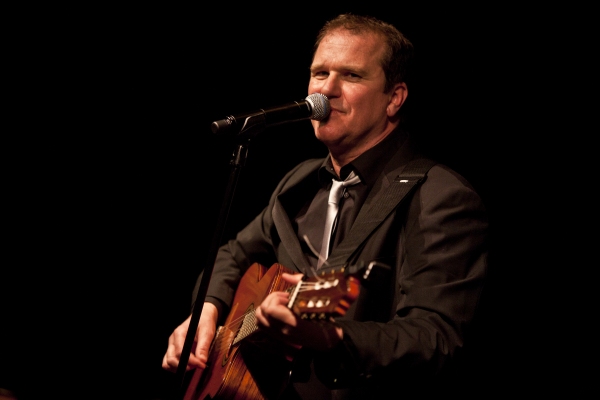 Photo Coverage: Douglas Hodge Opens at The Carlyle 