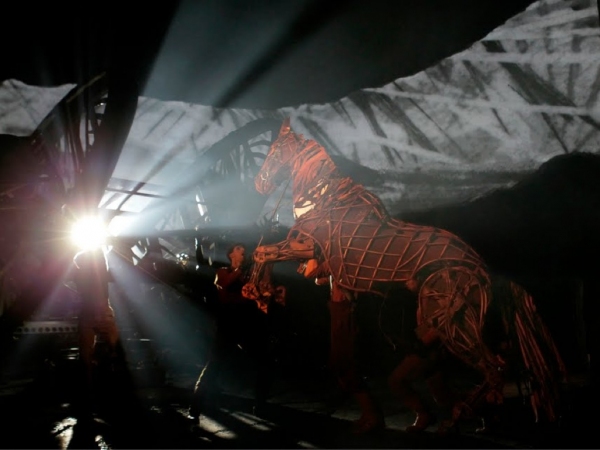 Photo Flash: WAR HORSE at LCT - First Production Shots Image